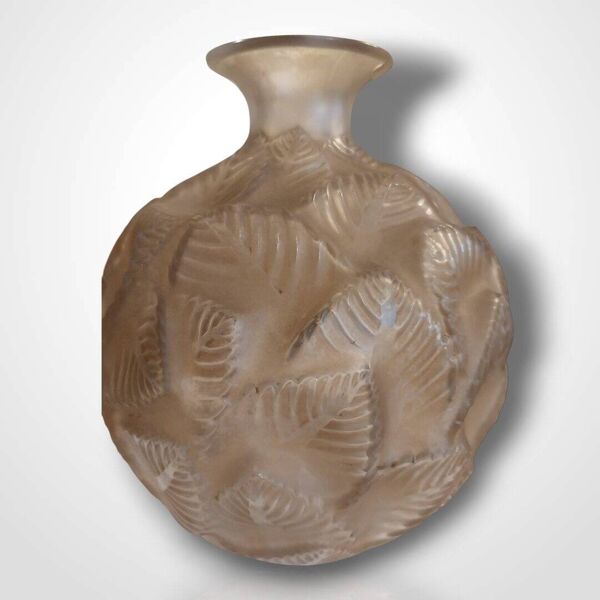 René Lalique (1860-1945), vase modèle Ormeaux, XXe
