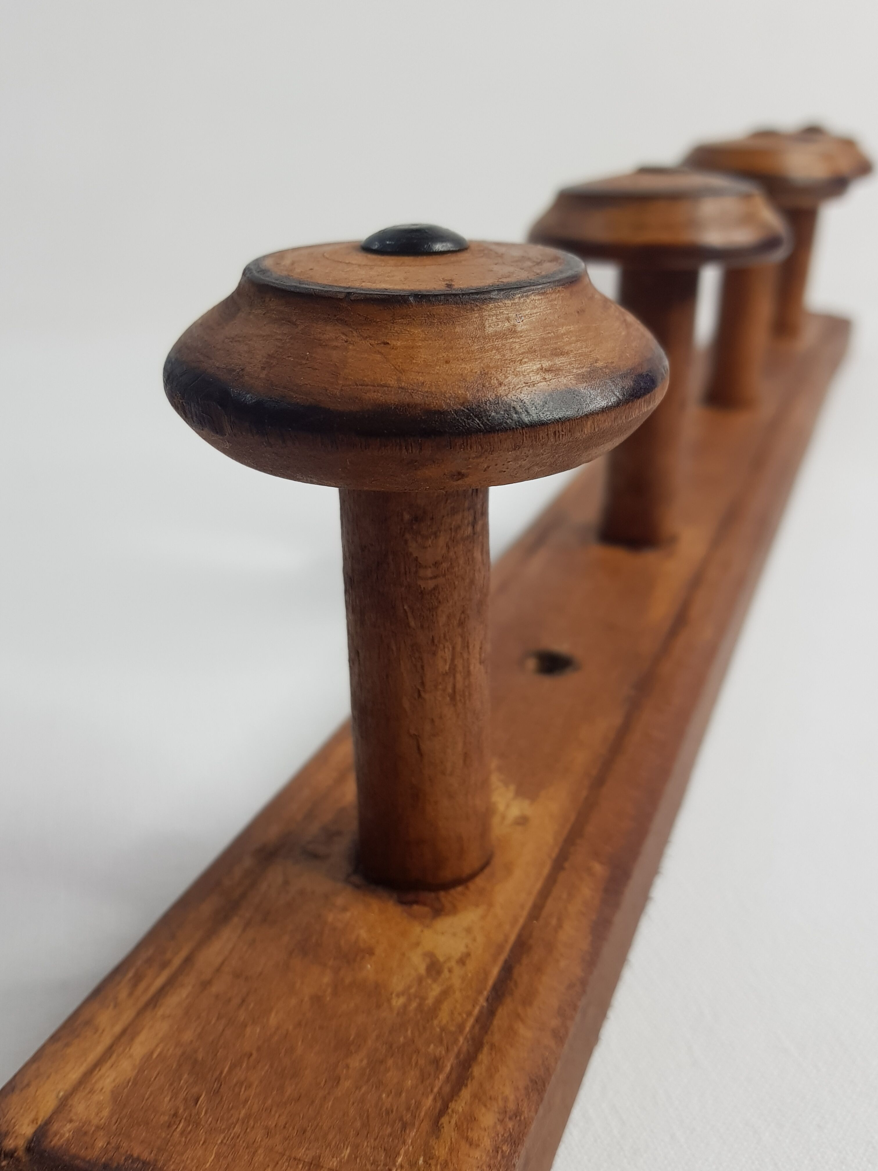 Rustic coat rack to attach to the wall, 4 patères, 52 cm