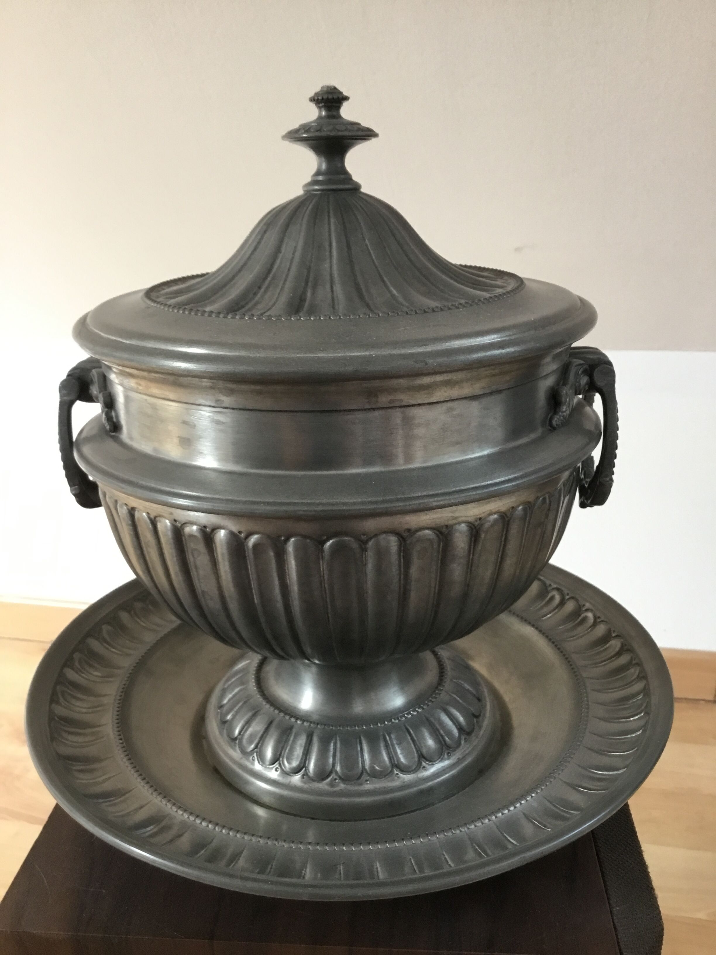 Tin dish and soup bowl