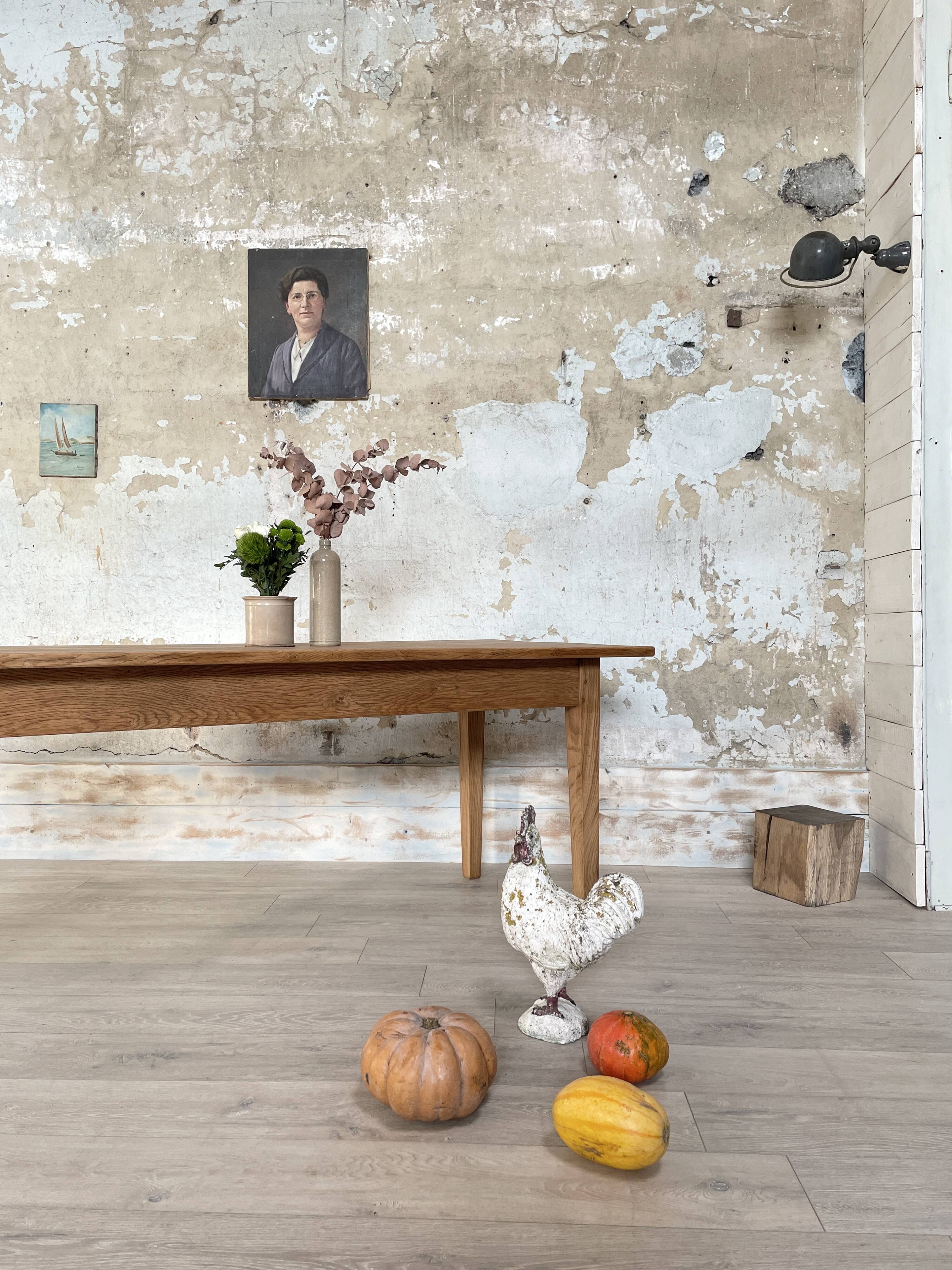 Vintage farmhouse table in solid oak.