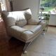 Fauteuil / Causeuse vintage cuir beige avec structure métal