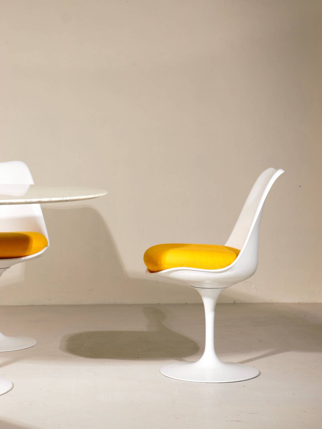 Saarinen Knoll Dining Room Set