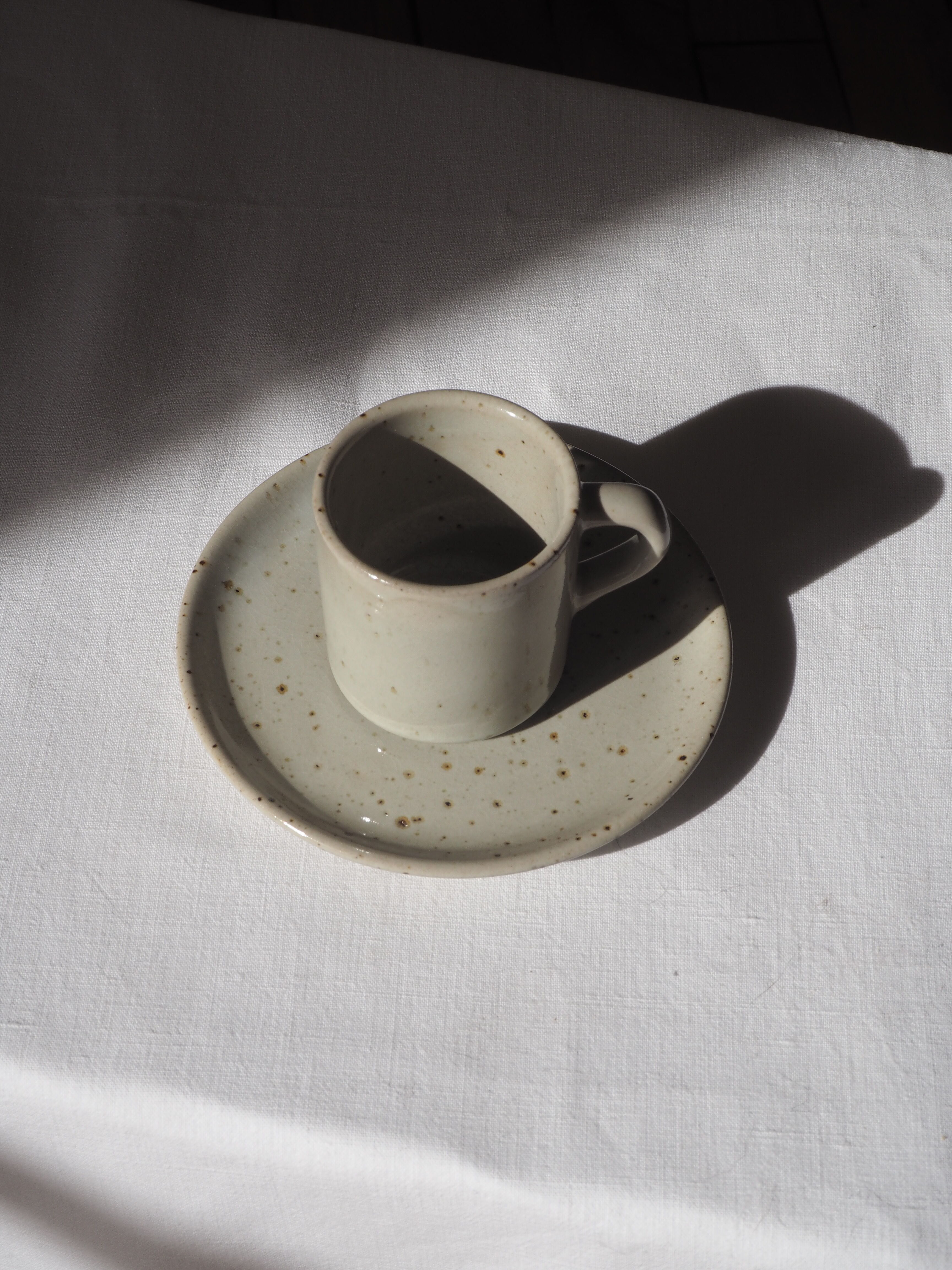 Set de 5 tasses à café en grès du Marais avec soucoupes