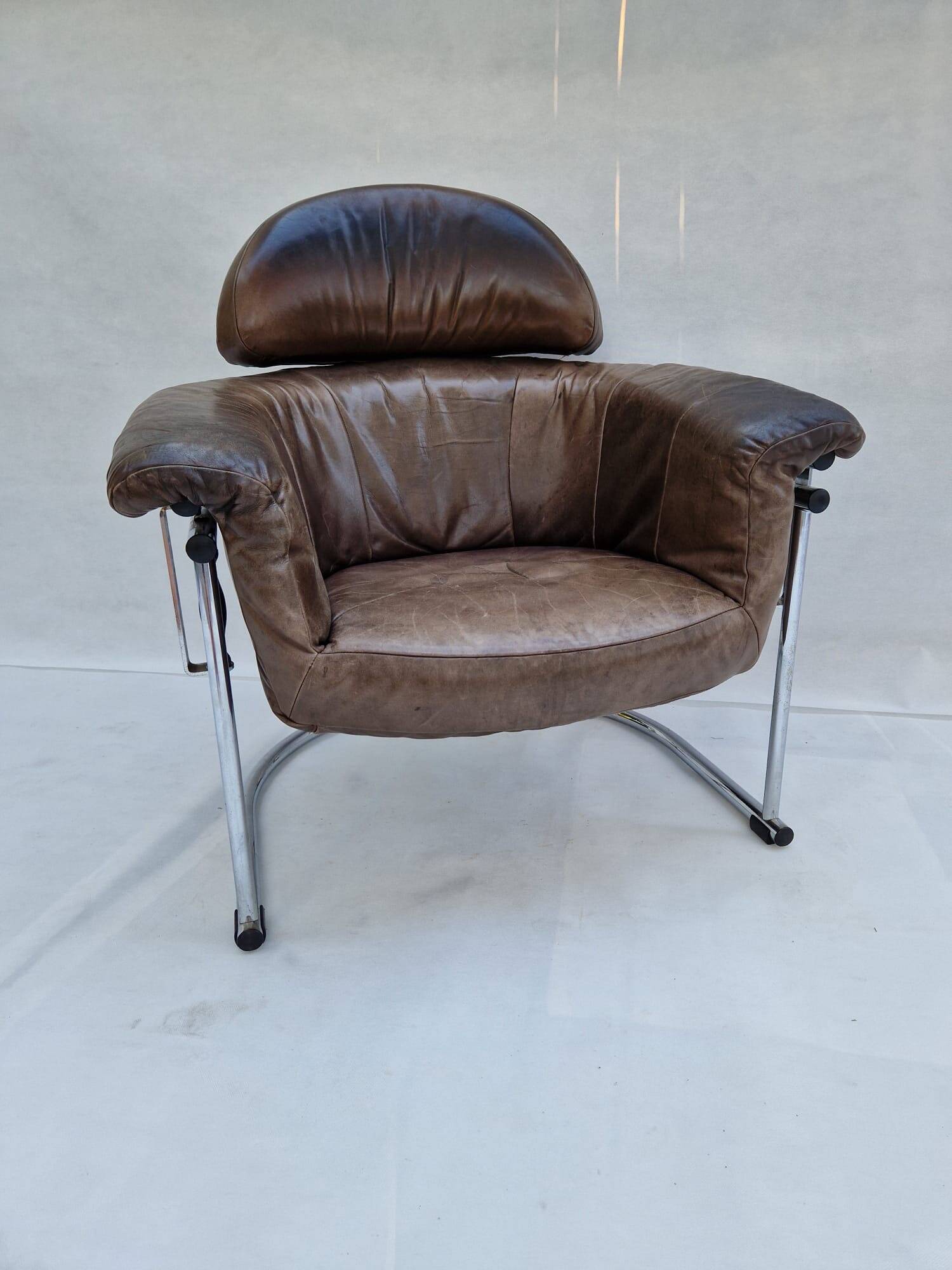 Leather armchair with tubular chrome frame, 1980s