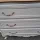 Commode de style louis xv  peinte