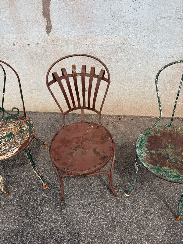 Chaises de jardin vintage dépareillées