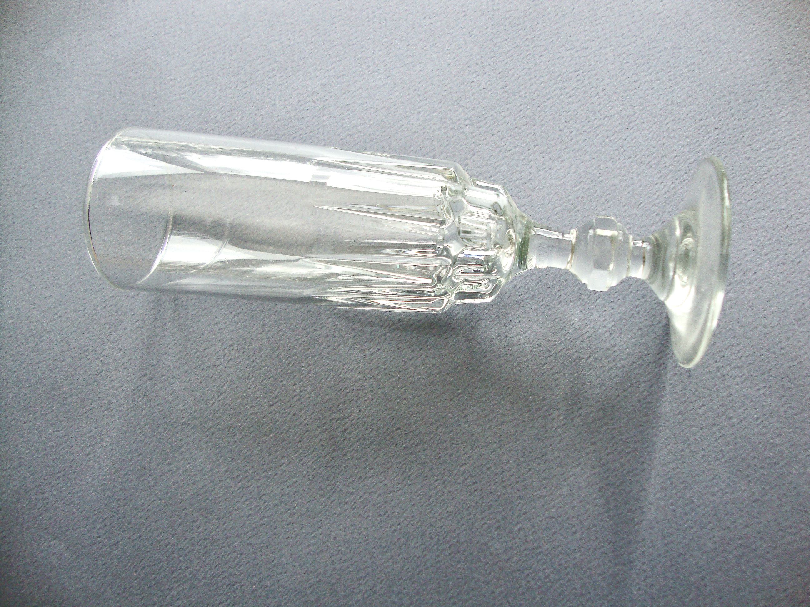 Set de 12 verres flûtes à champagne, 1940