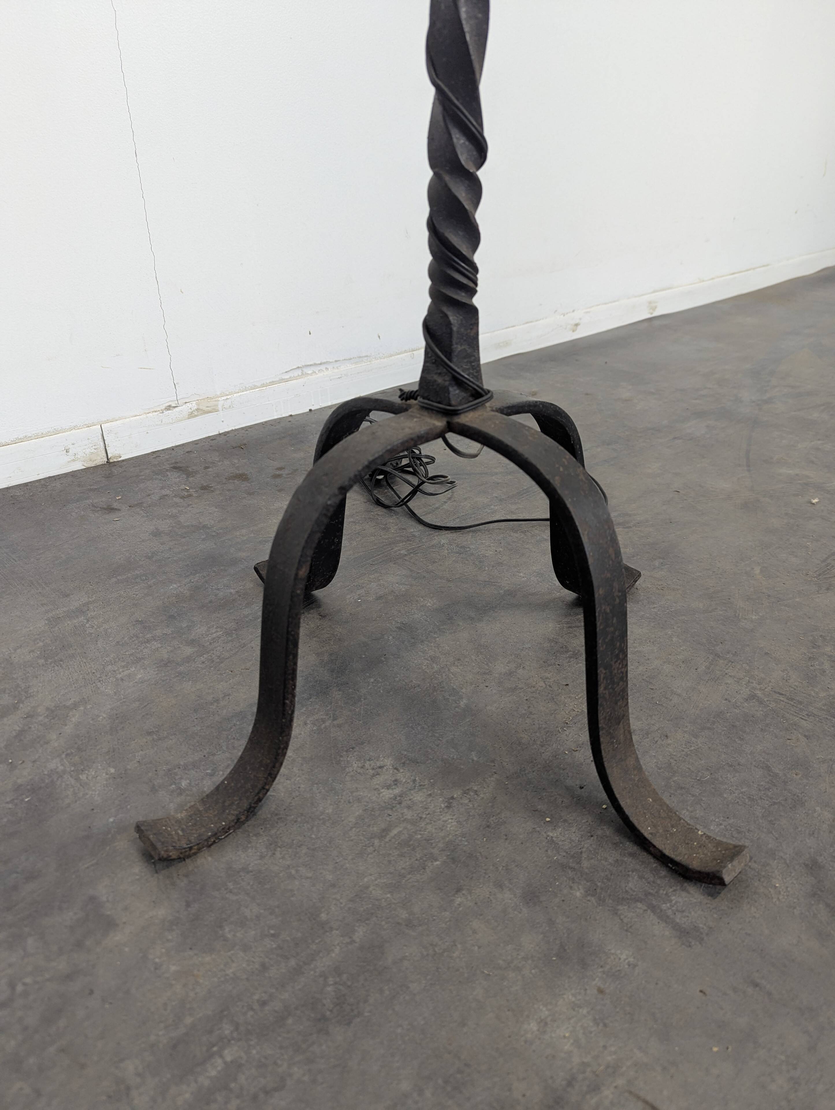 Standard lamp in the style of the Marolles workshop.