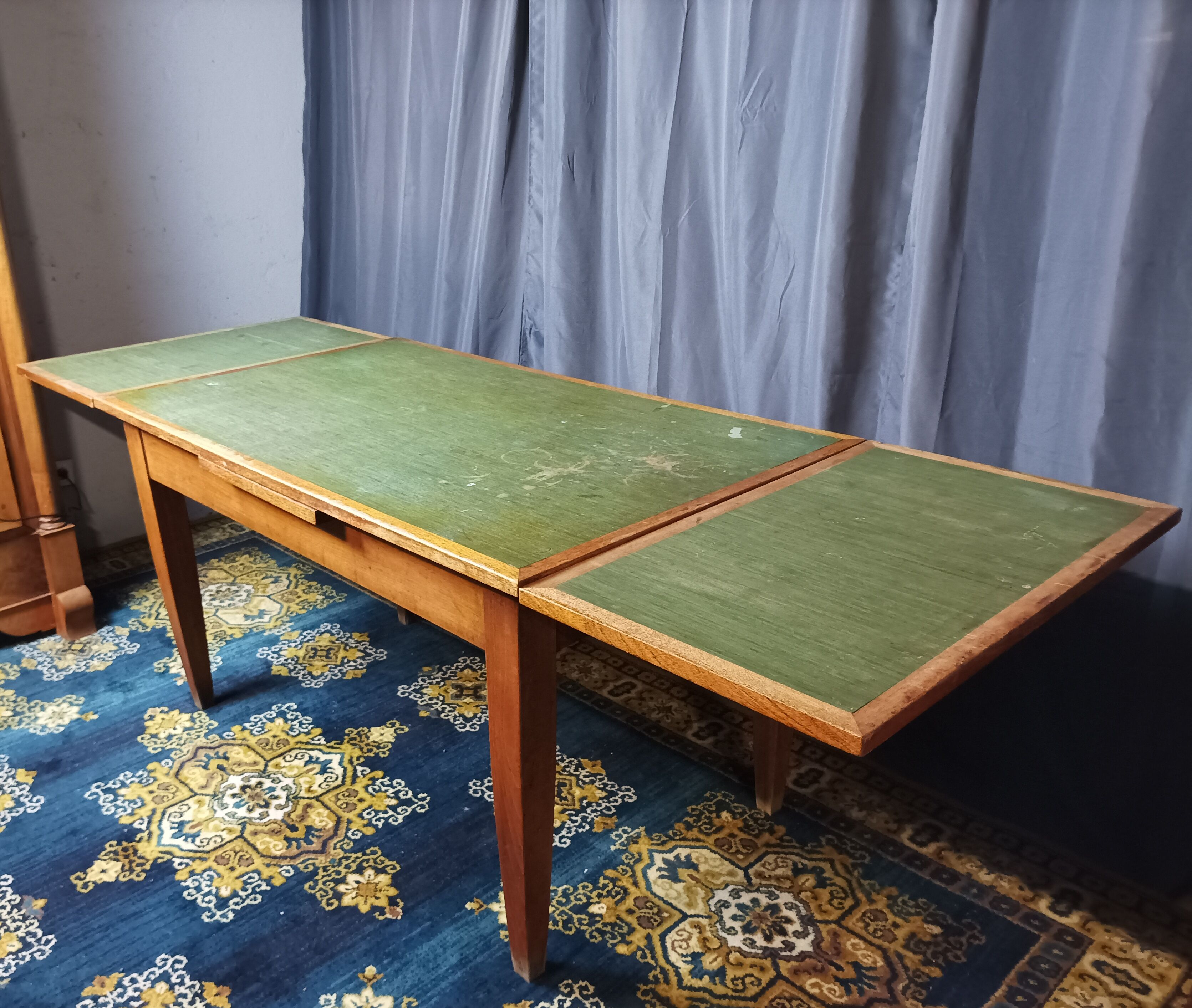 Vintage oak extendable table