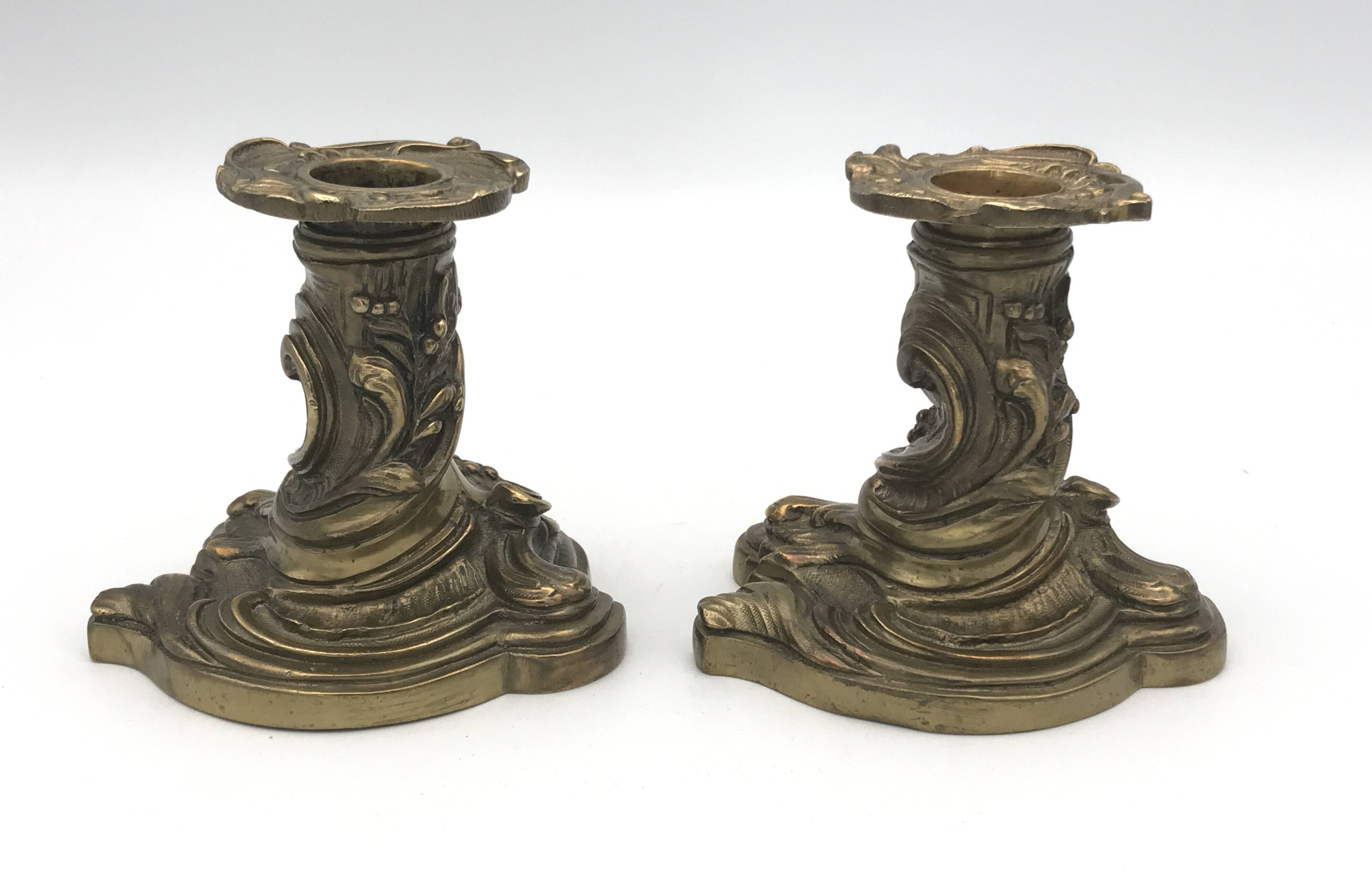 Pair of gilded bronze candlesticks with twisted decor and floral garlands, louis xv style