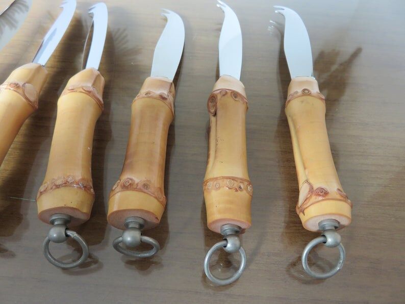 Set of 6 cheese knives, bamboo handle 60s
