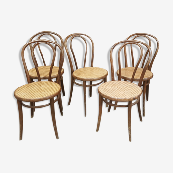Serie de chaises cannée