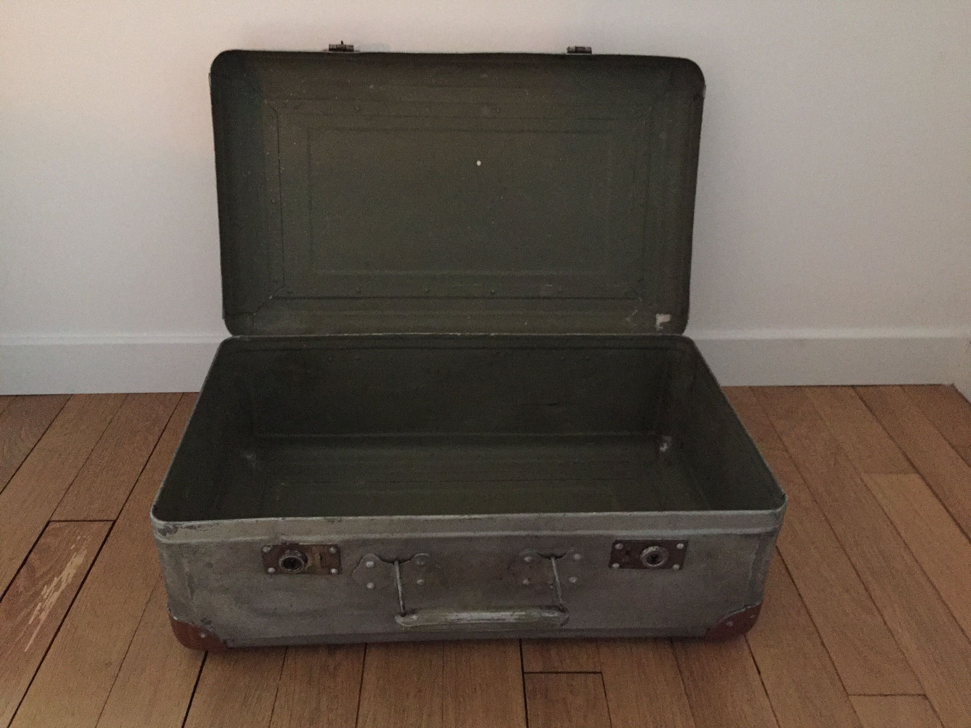 Valise en aluminium vintage