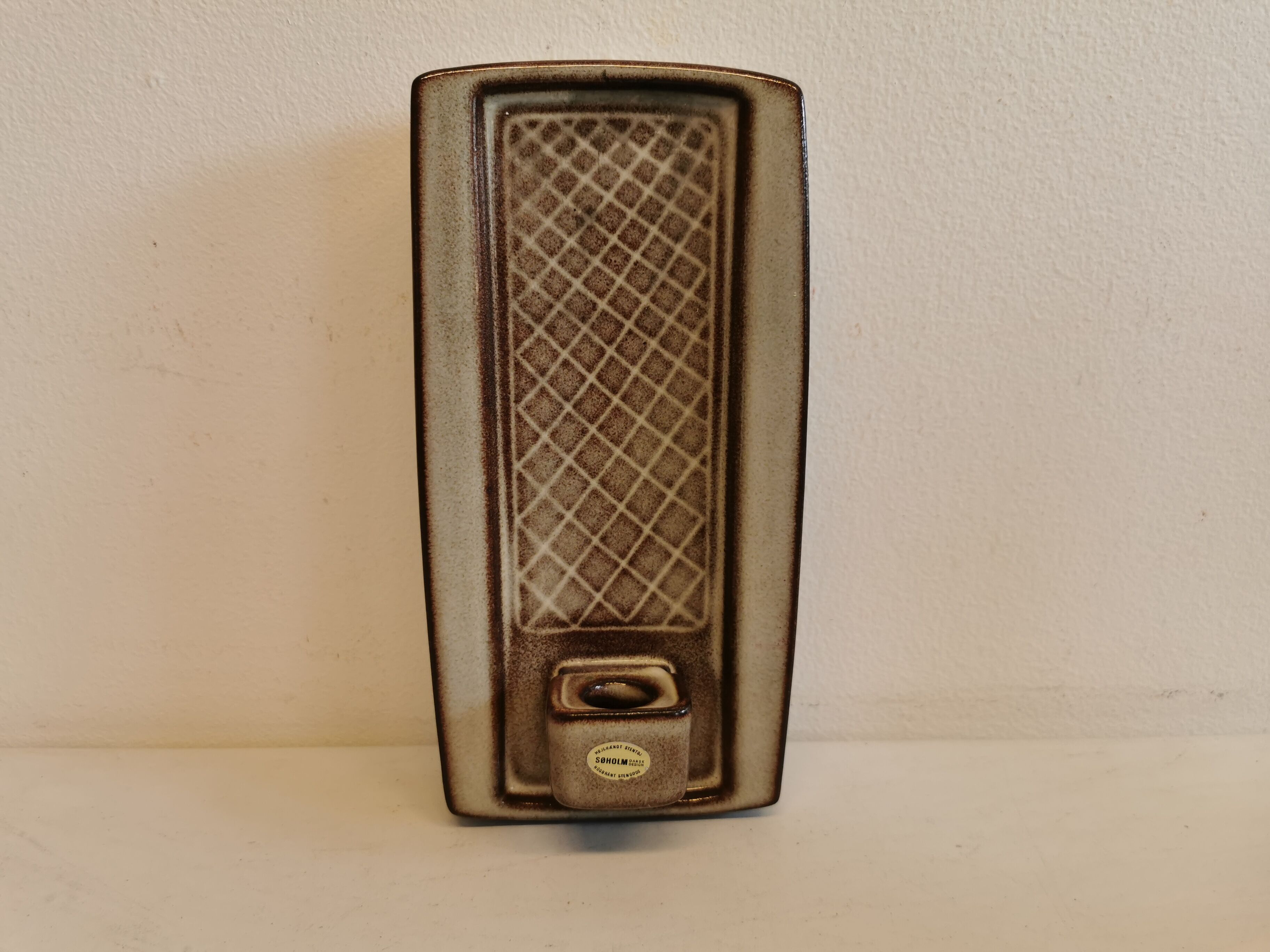 Wall-hung candle holder in ceramic, from Danske Søholm, estimated 1960s.