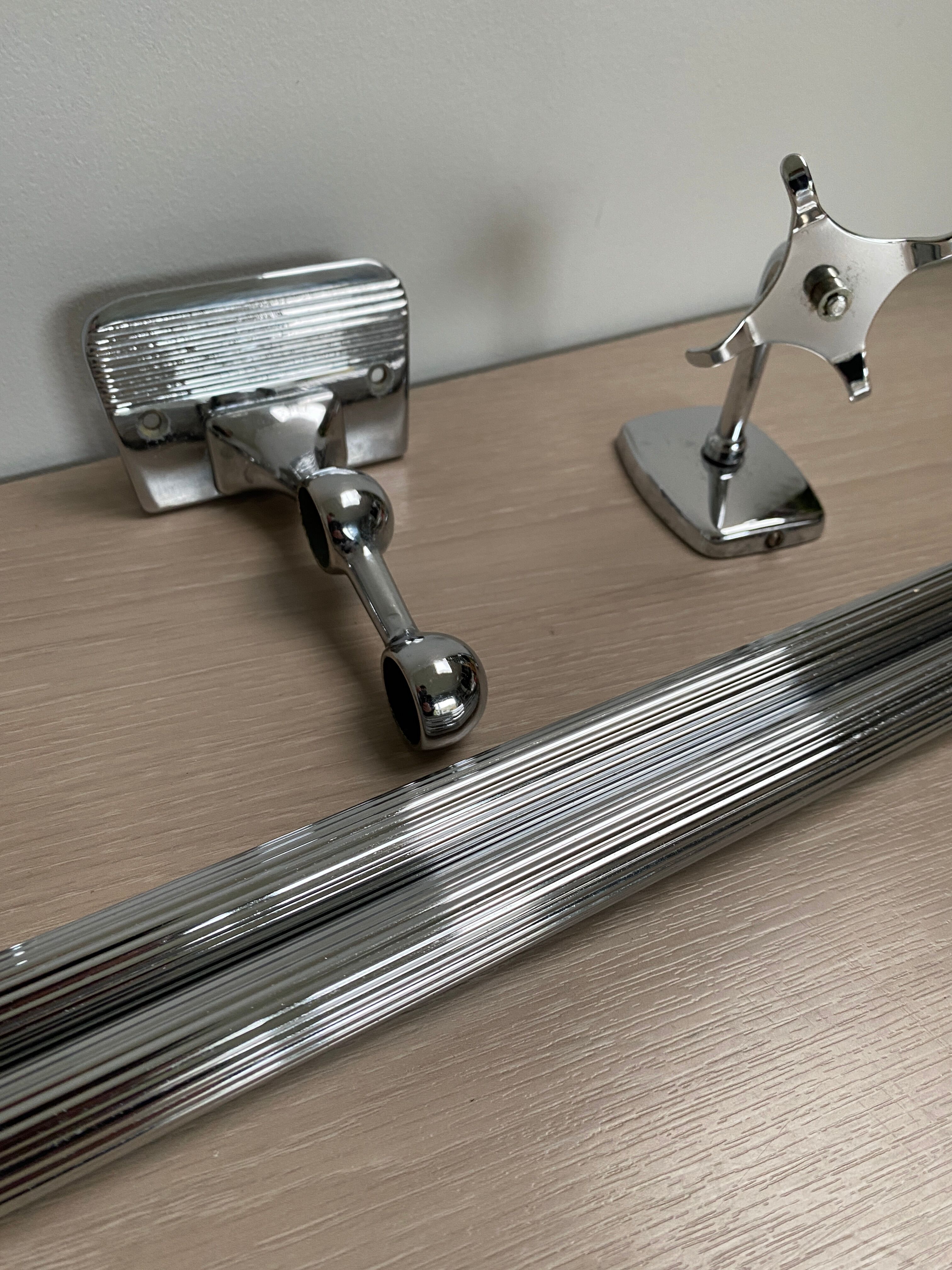 Chromed metal bathroom set