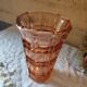 Vase verre moulé rose style Art Déco