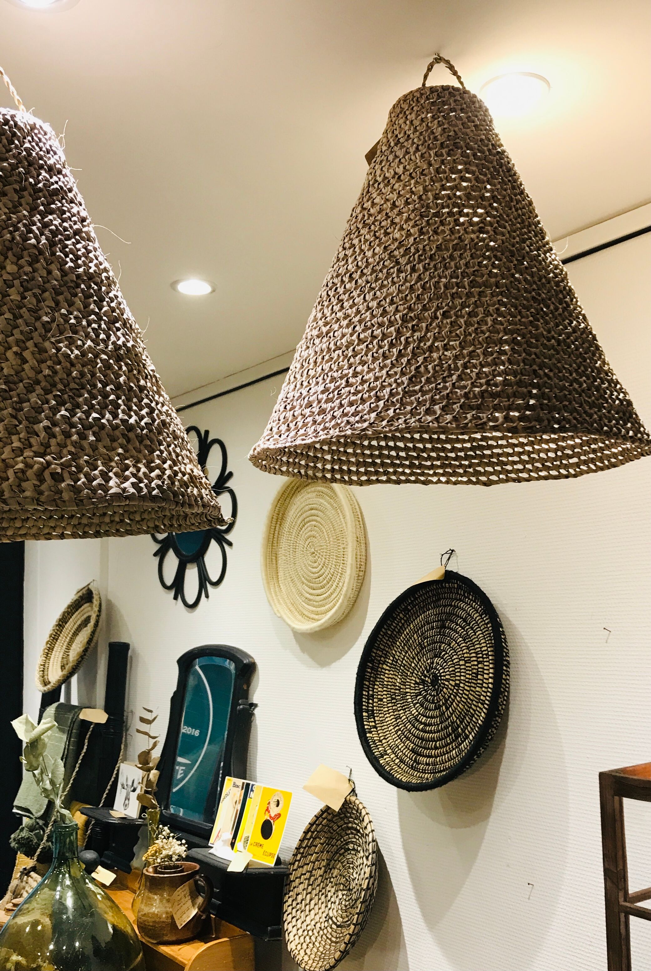 Braided wicker suspension