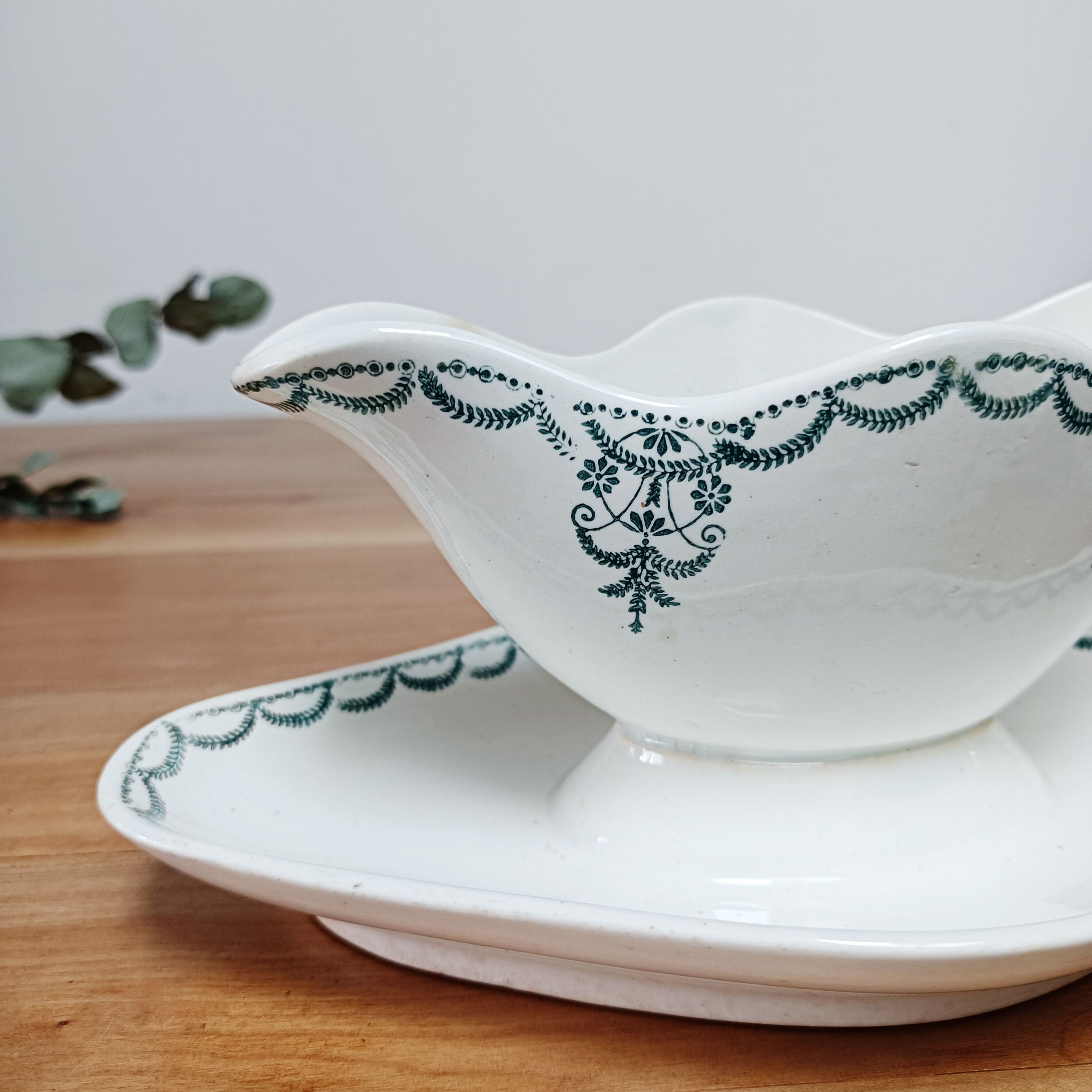 Iron earth sauce boat Moulin des loups and Hamage