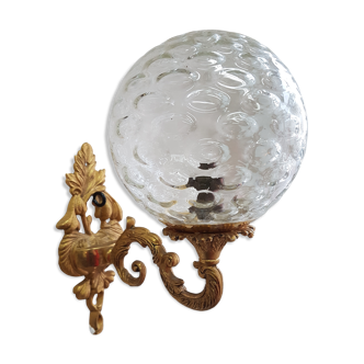 Applique ancienne bronze et globe facetté en verre