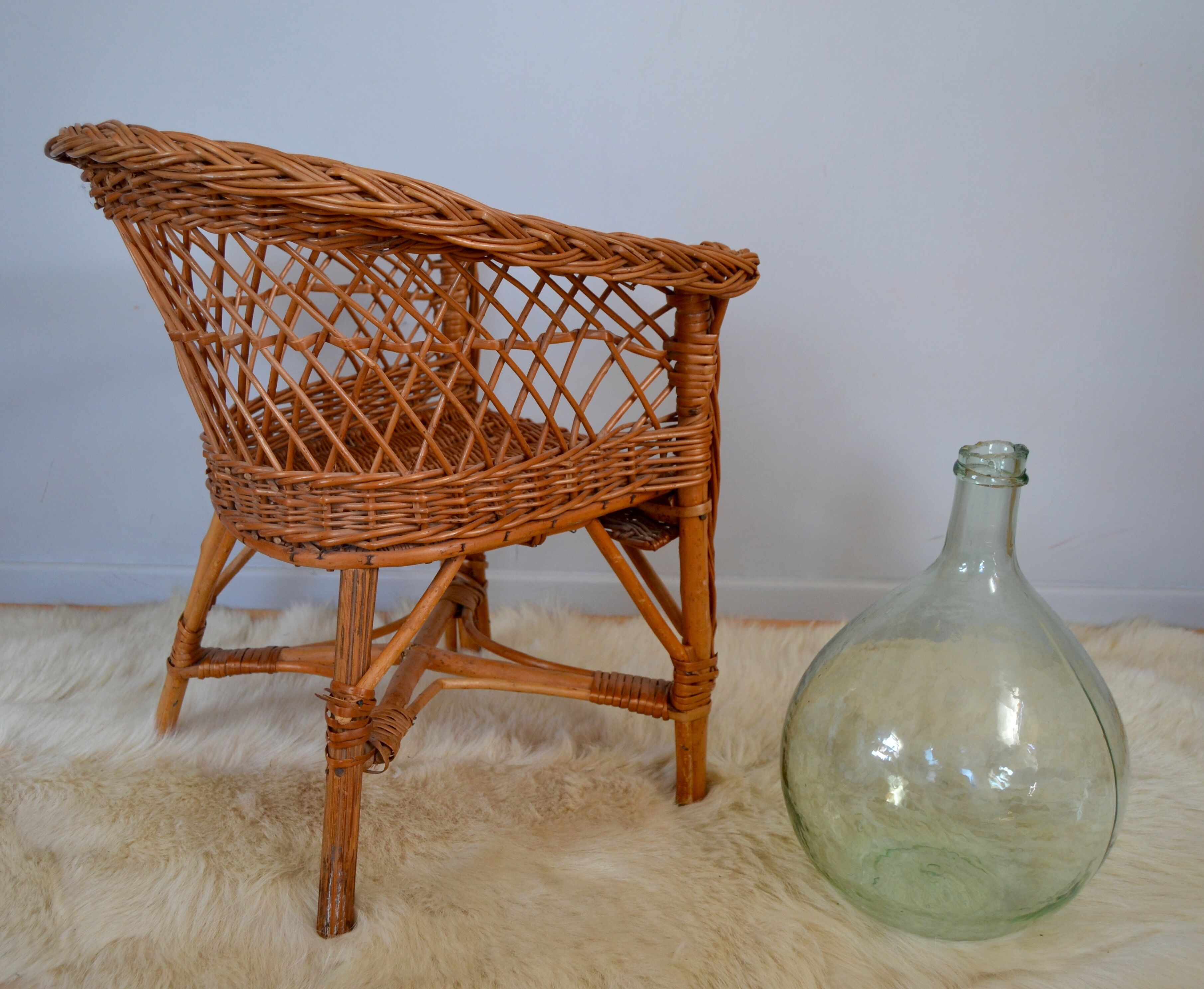 Child in rattan & Wicker Chair