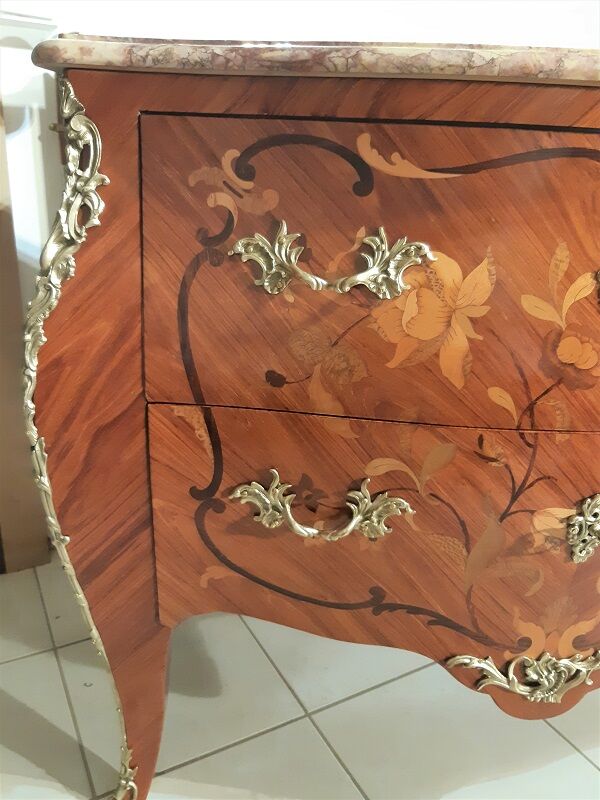 Comfortable style Louis XV rosewood, curved all sides, décor marked with flowers