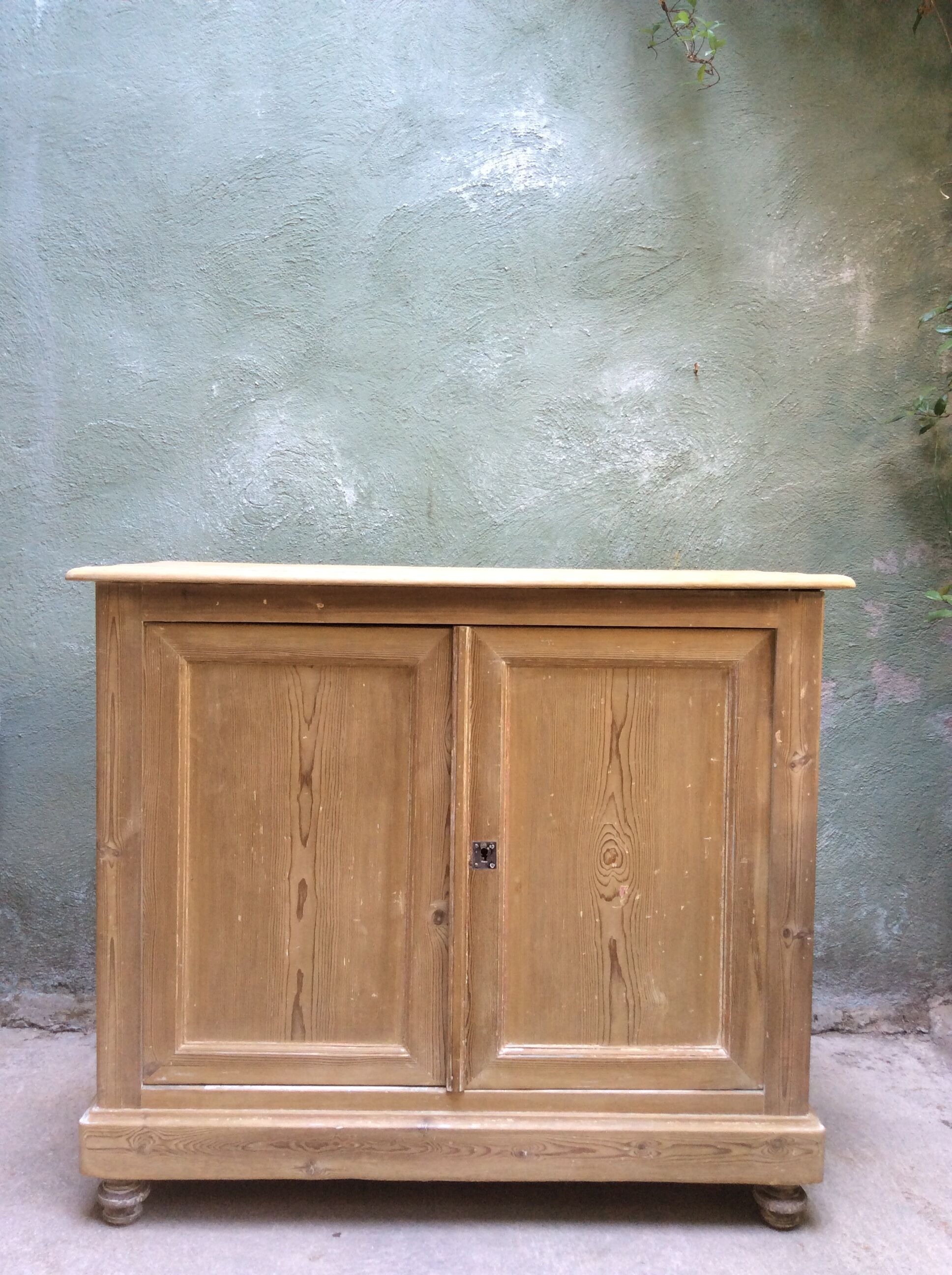 Buffet en pin massif
