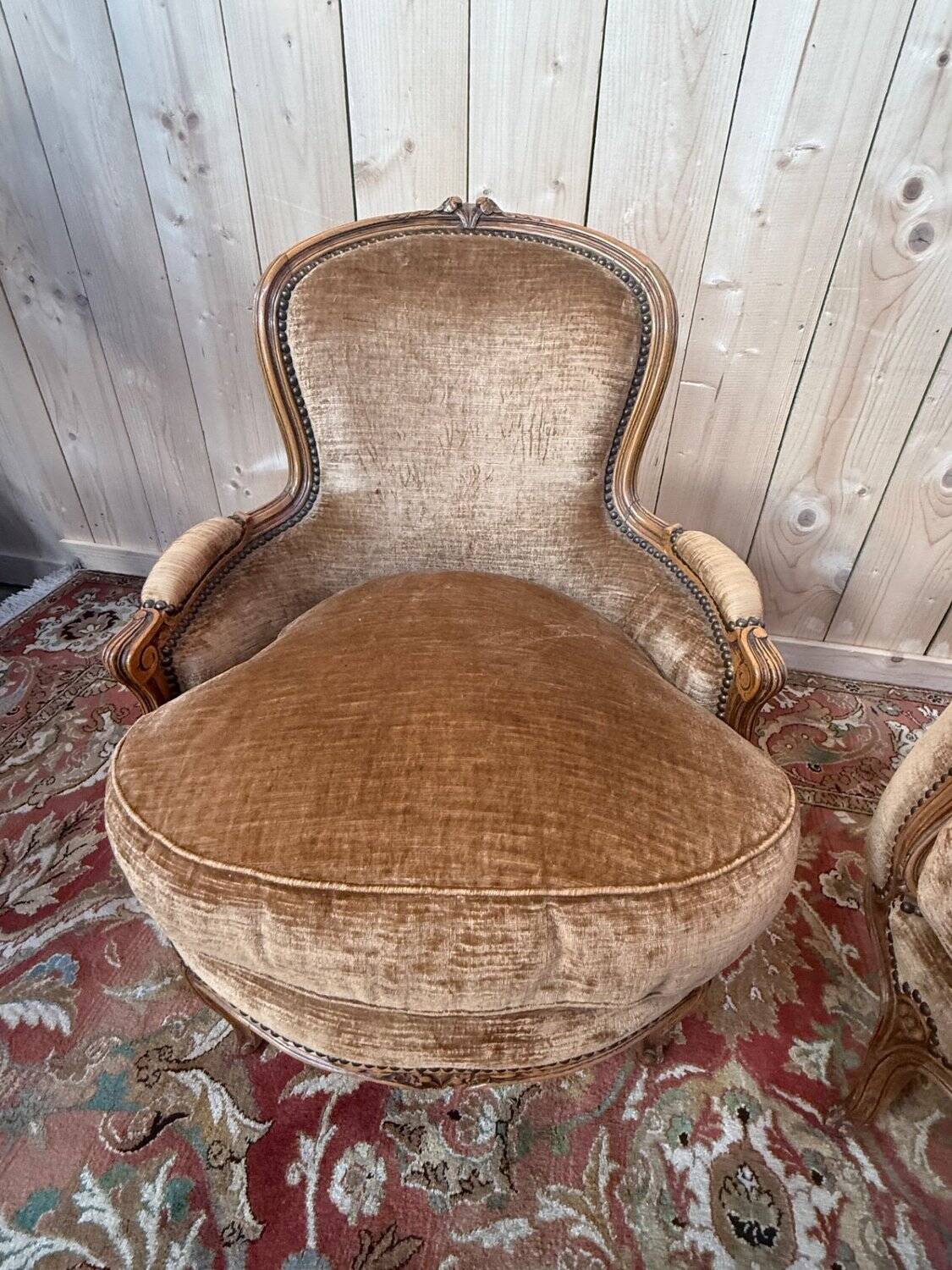 Paire de bergères style Louis XV en velours marron