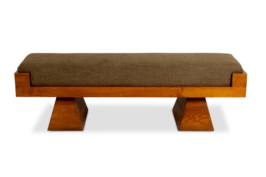 Banquette en frêne et velours de mohair vert. Contemporain