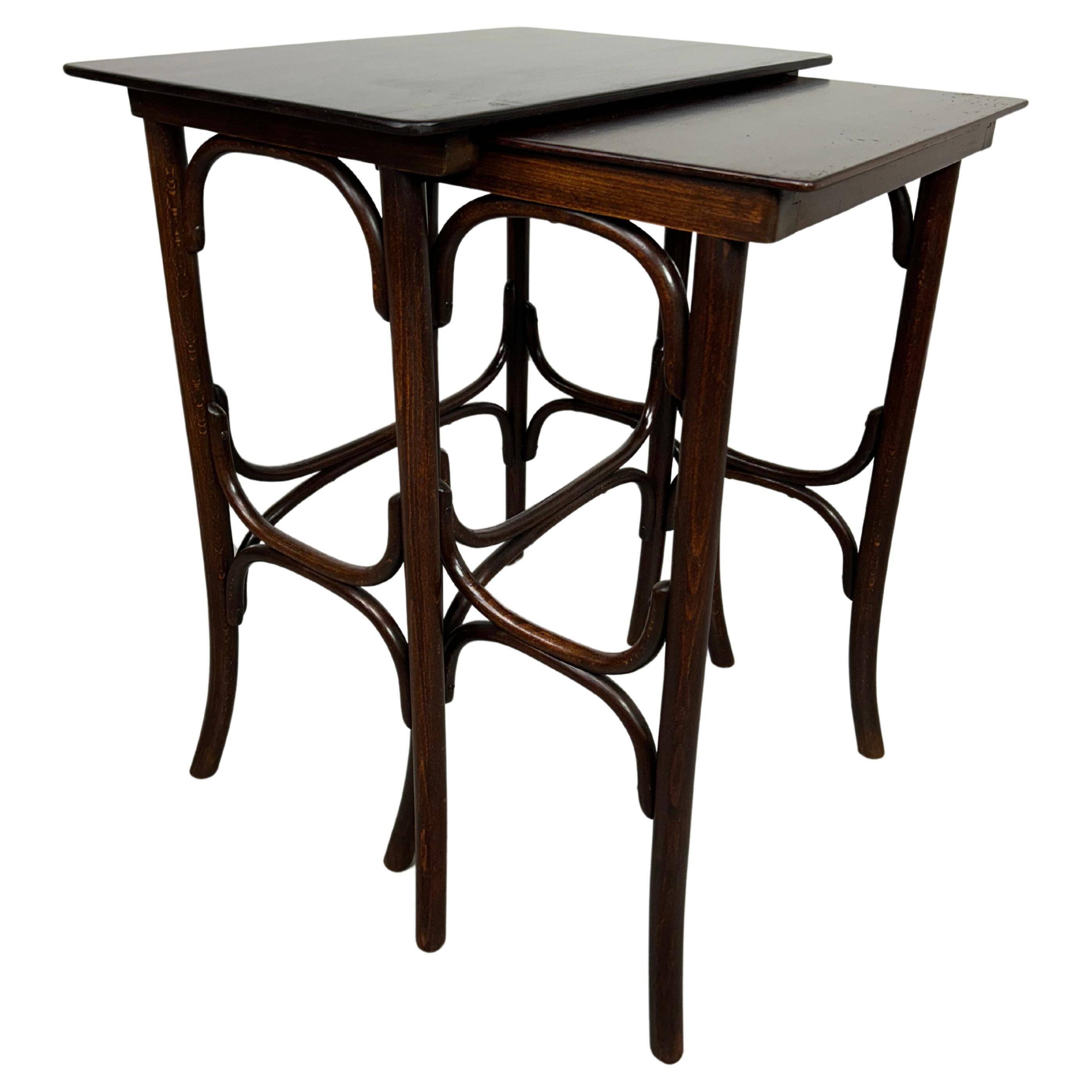 Nest tables Thonet