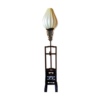 Lotus lamppost