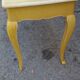 Table jaune à 2 tiroirs