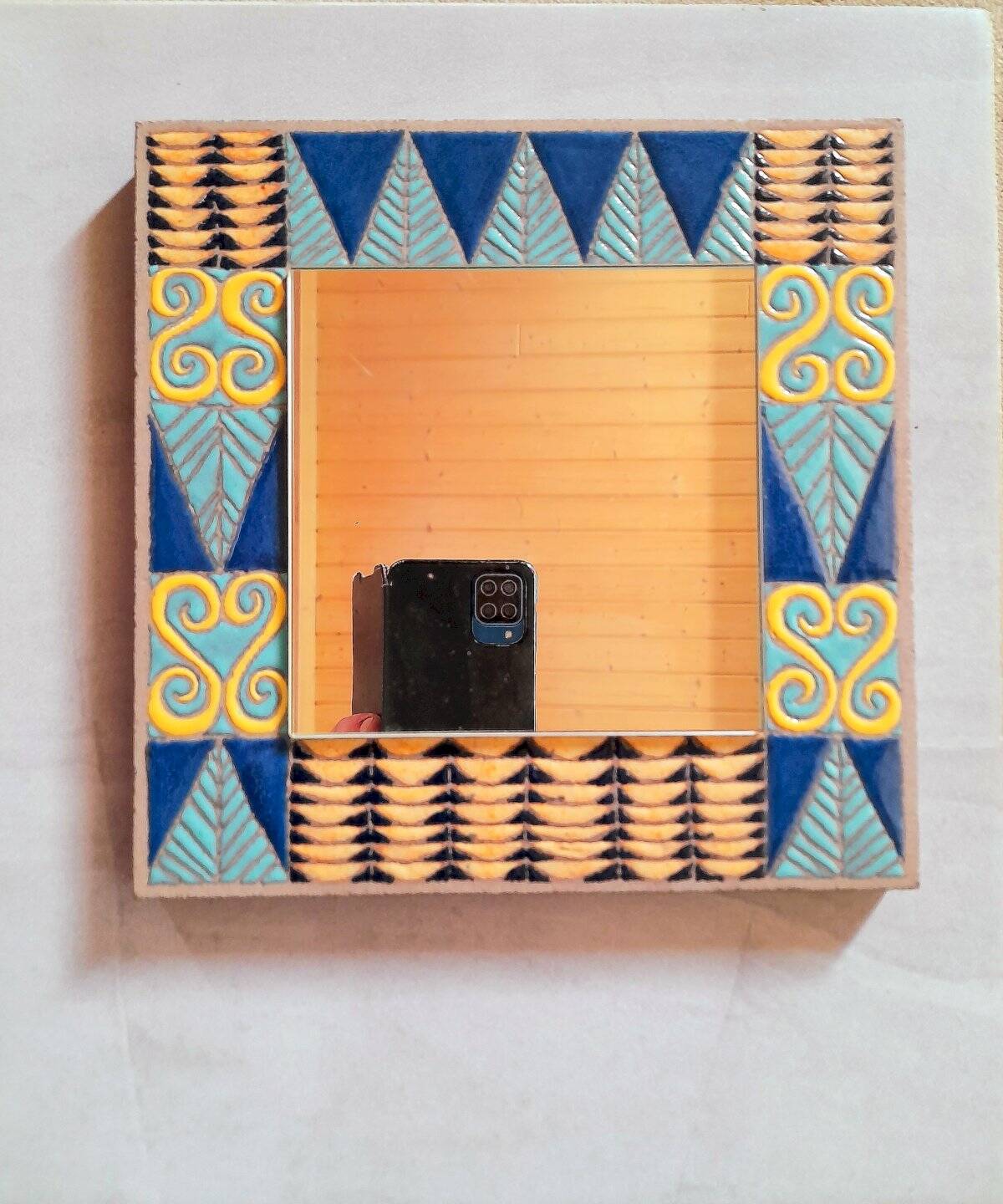 Enamelled lava mirror