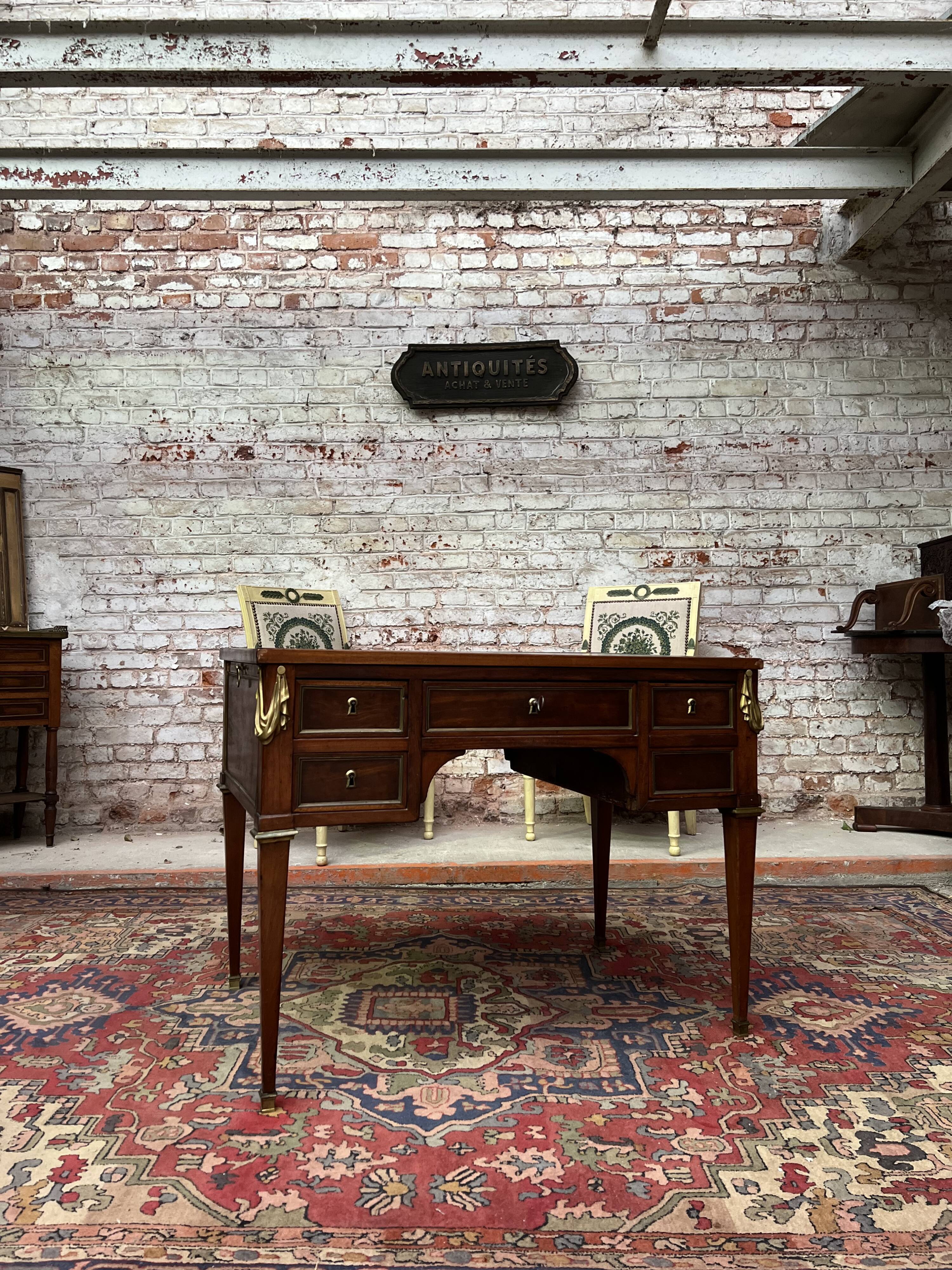 Flat desk of mahogany lady period Louis XVI, XVIIIth century