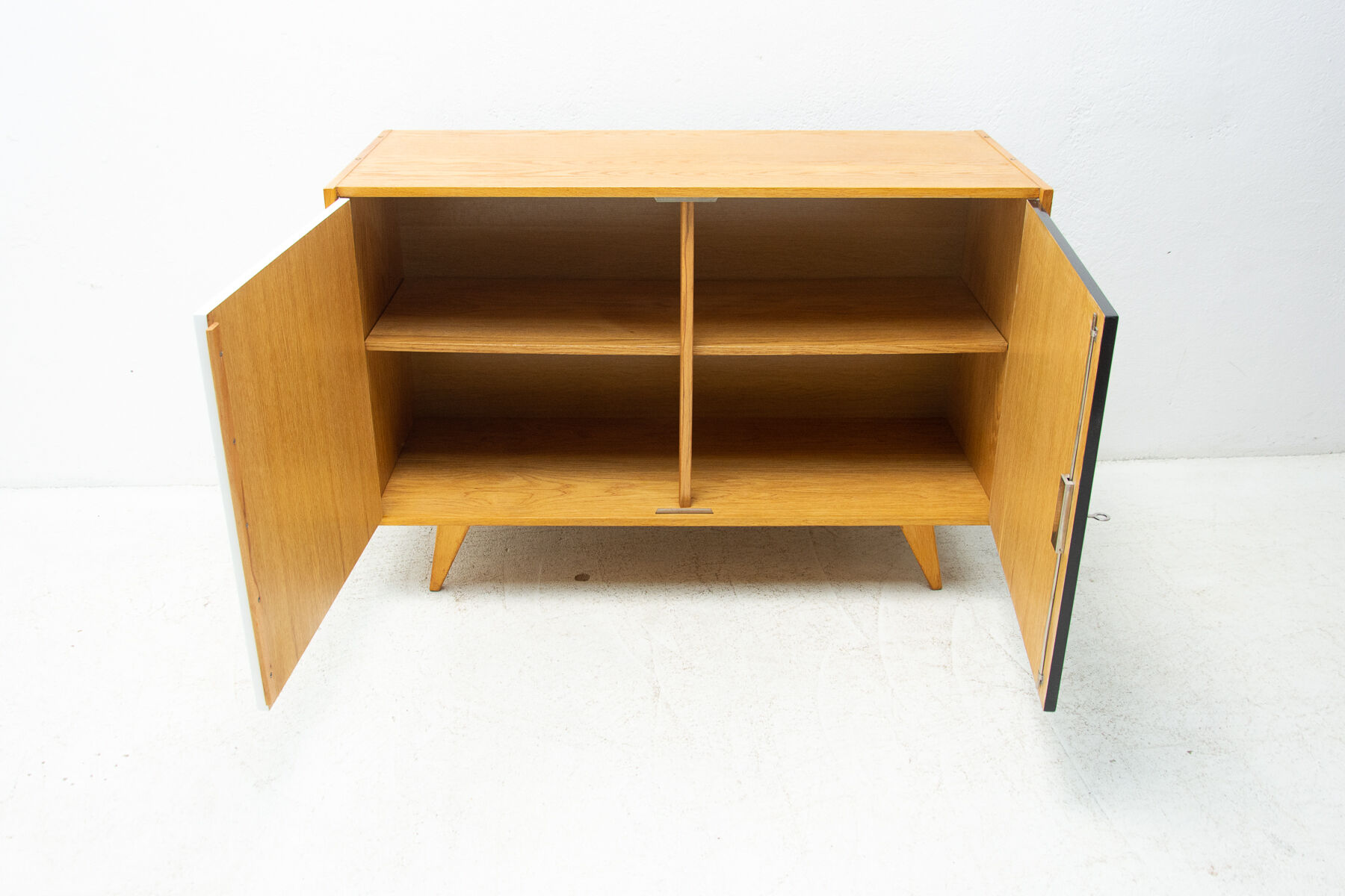 Fully restored mid century sideboard U-450 by Jiří Jiroutek, 1960´s, Czechoslovakia