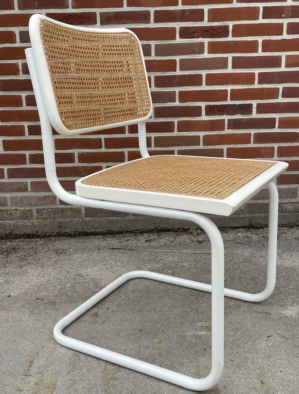 Set of 4 Cesca b32 model chairs in white by Marcel Breuer