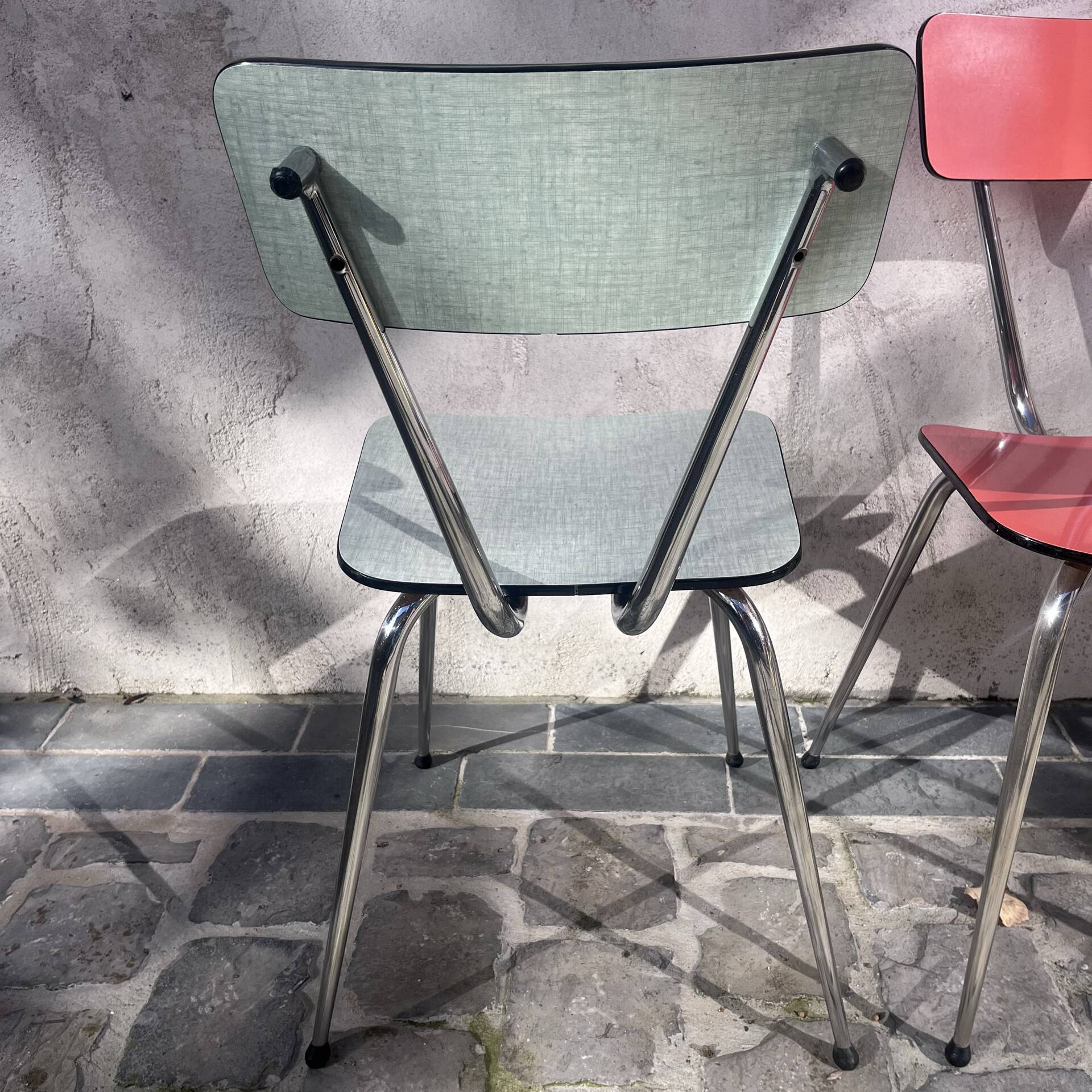 4 chaises en formica