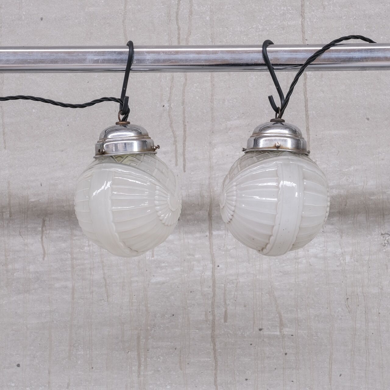 Paire de suspensions Art Déco en verre