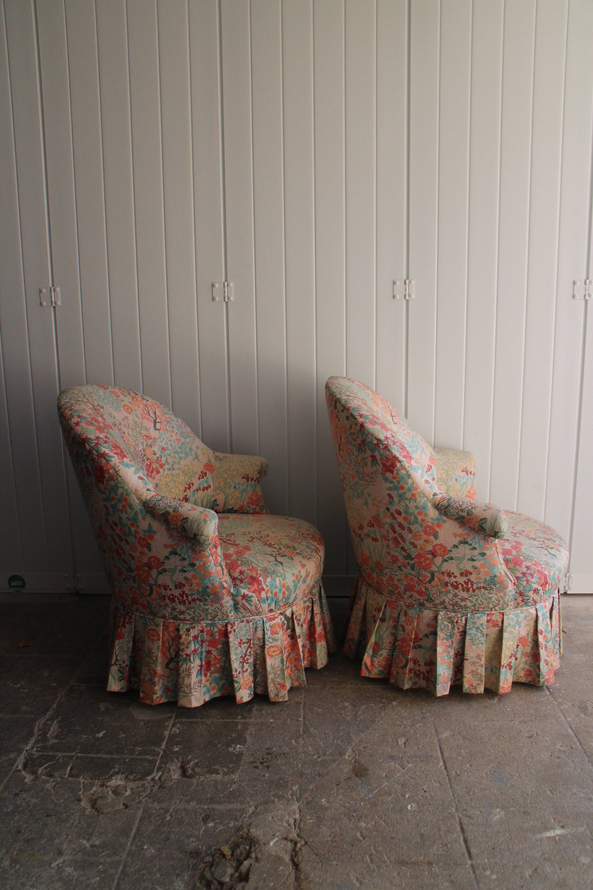 pair of toad armchairs in floral fabric.