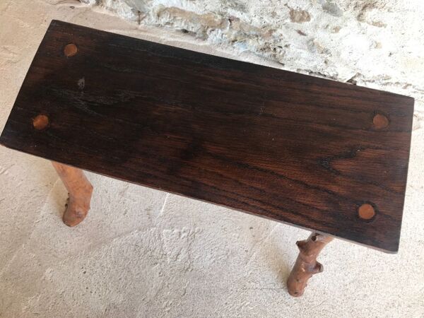 Banc en bois brutaliste