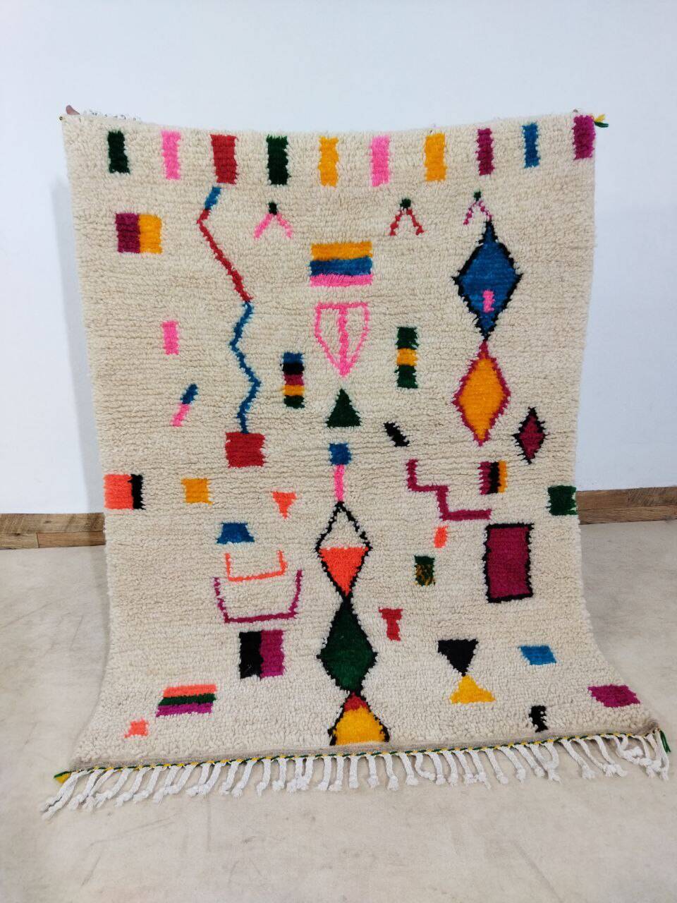 Handmade moroccan berber rug 138 x 104 cm