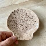 Series of 4 sandstone shell cups
