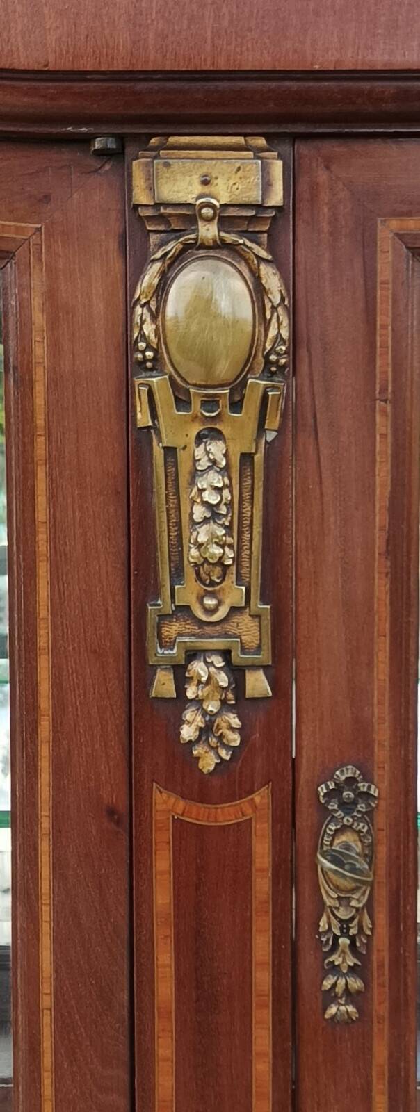 Louis XVI buffet in mahogany veneer and marquetry