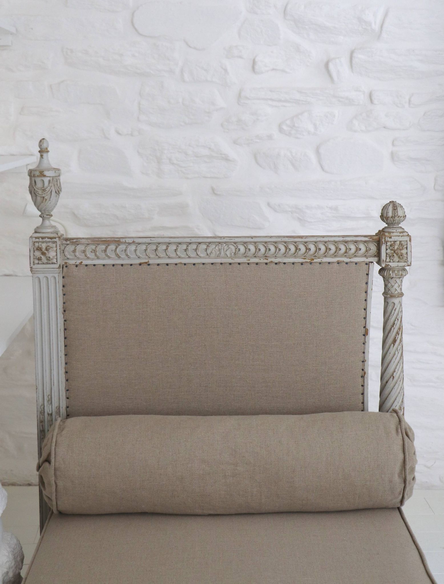 Lit de repos - banquette style Louis XVI retapissé en lin