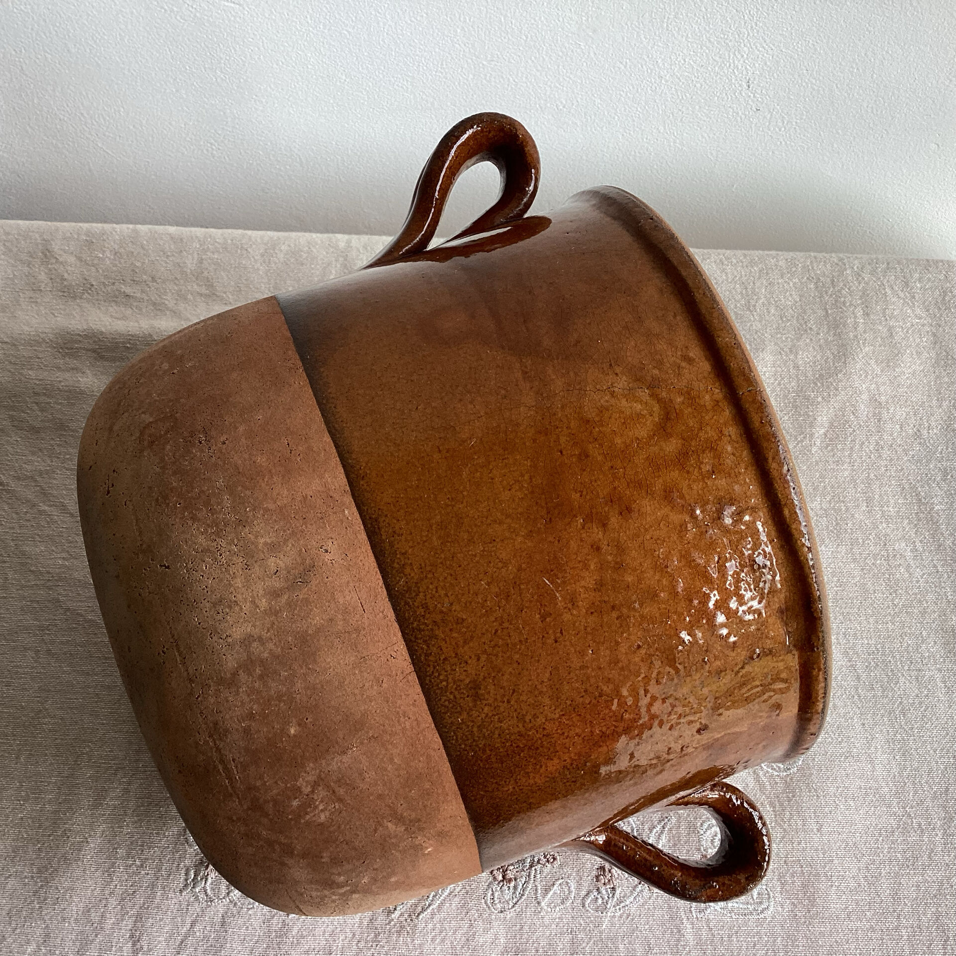 Old semi-glazed terracotta pot digoin