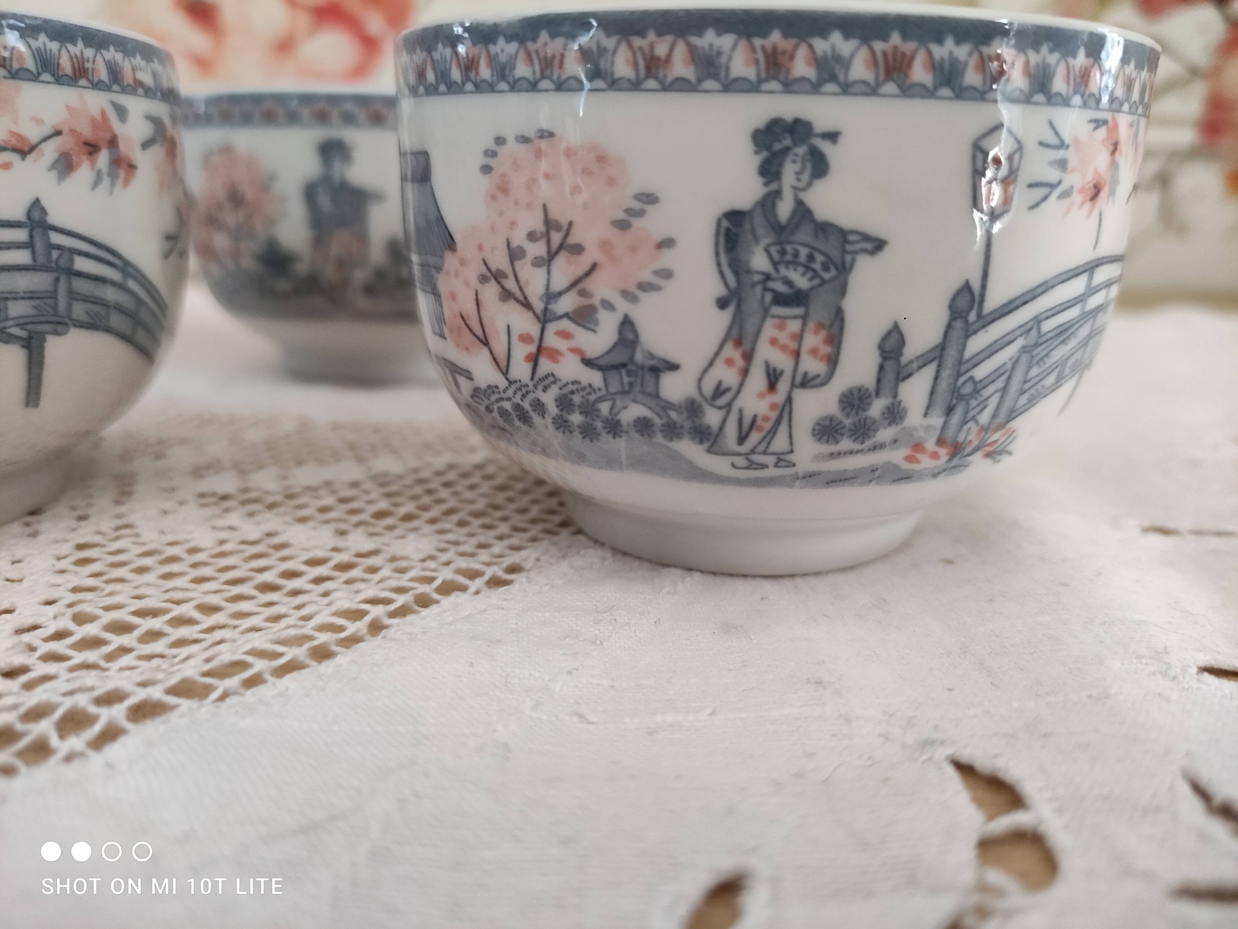 Set of 4 Japanese tea cups without handle pale blue and pink décor