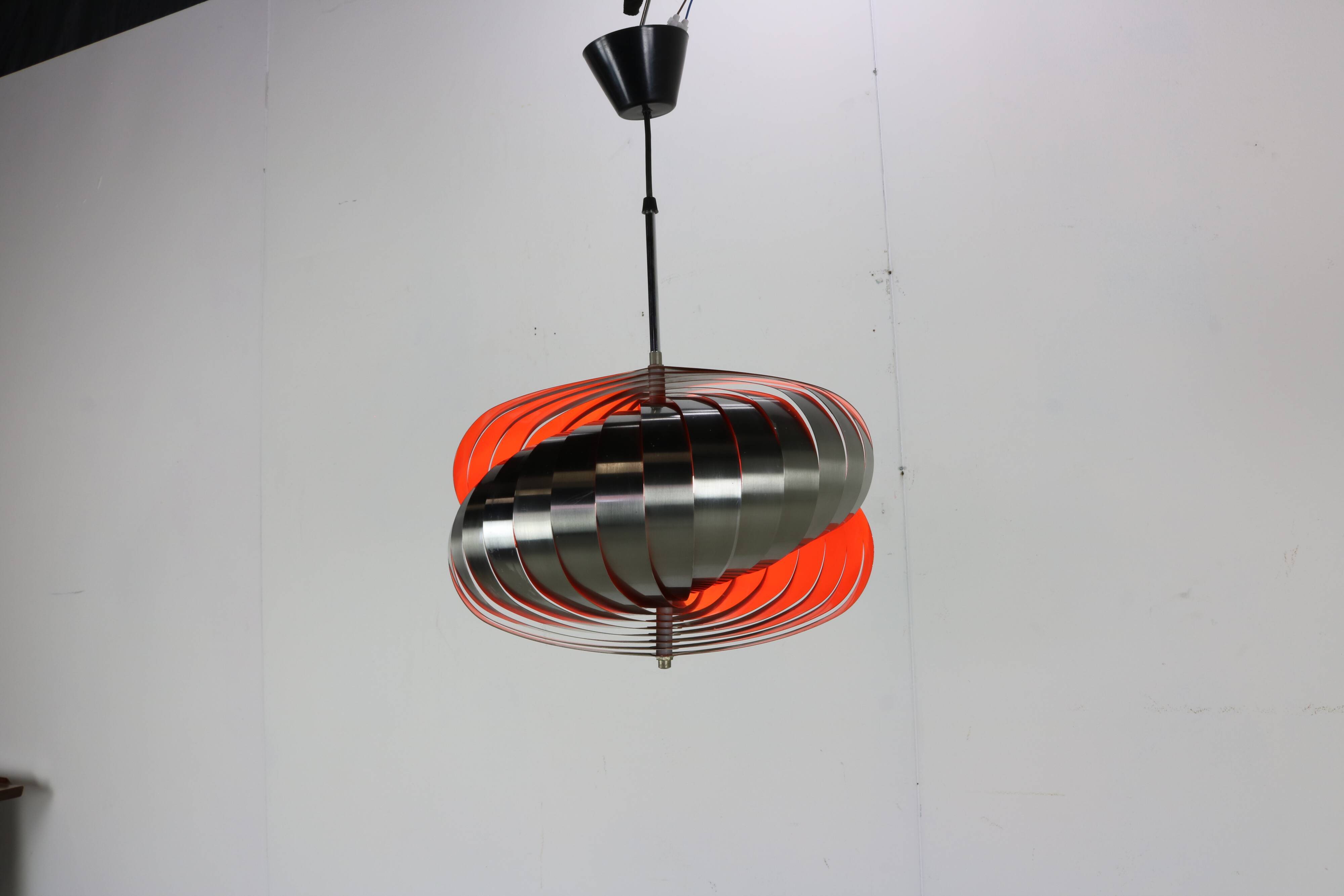 Lampe spirale suspendue seventies par Henri Mathieu pour Lyfa Denmark