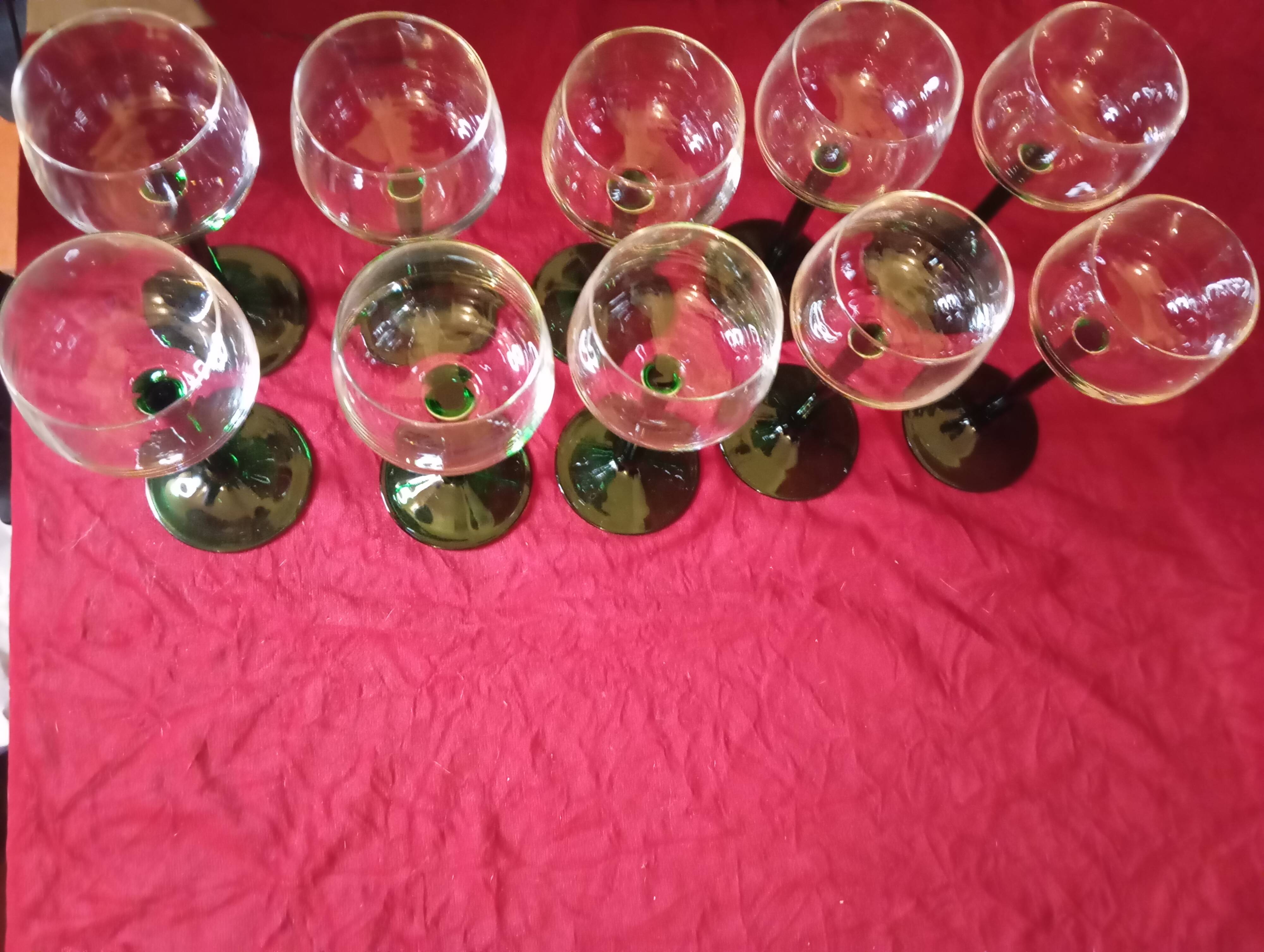 10 verres à vin blanc