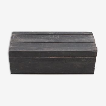 Coffre ancien noir en bois