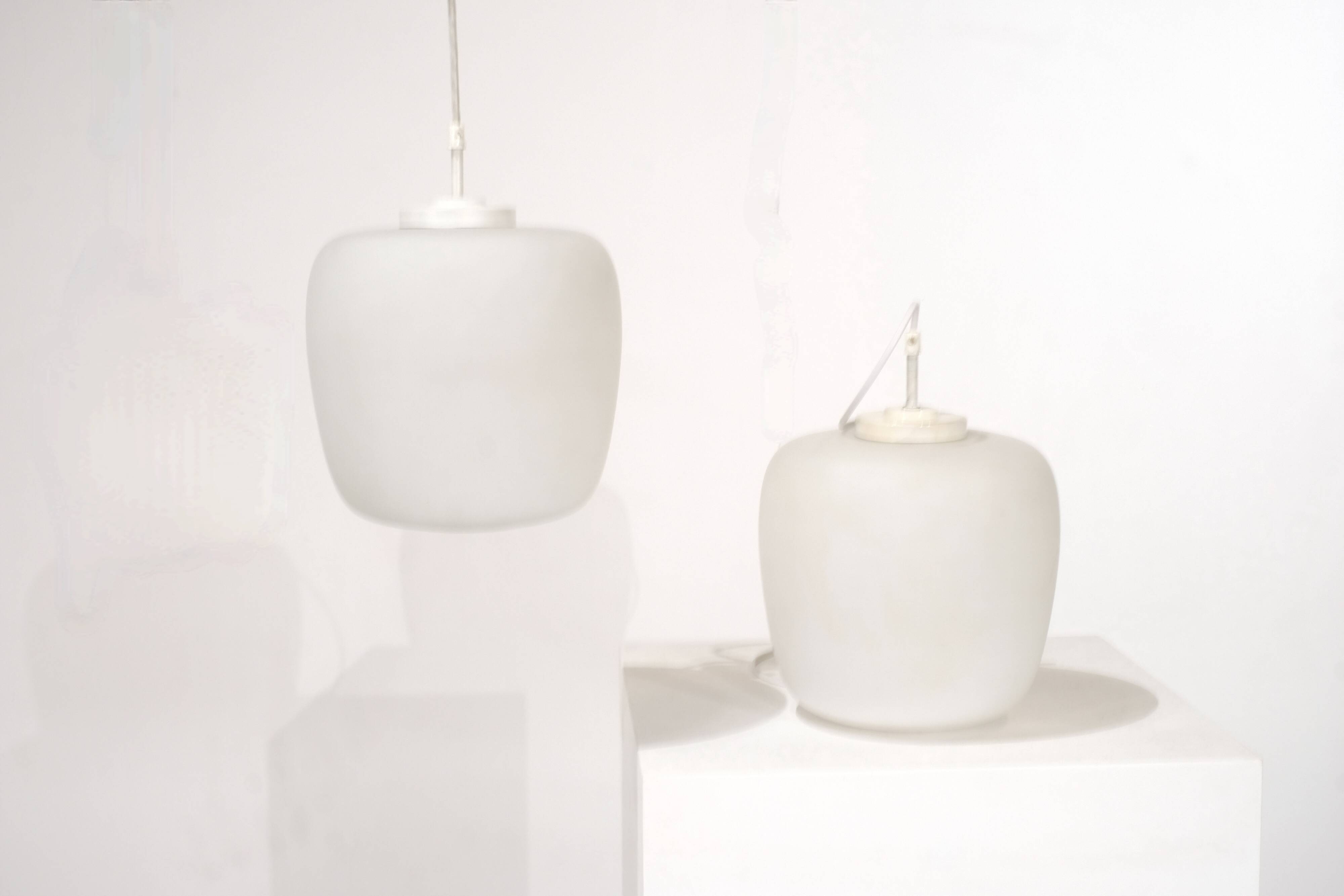 Medium-sized Scandinavian pendant light in opaline - 1960s