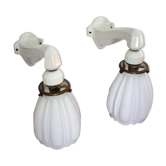 Duo d'appliques art-déco en porcelaine et opaline